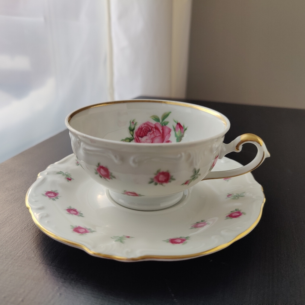 Vintage | Debutante China of Canada | Teacup and Saucer with Gold Trim 🌹🩷 - Picture 4 of 15